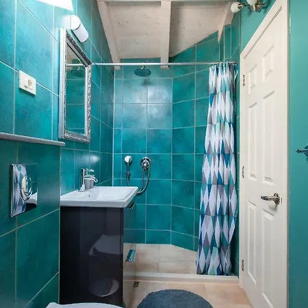 Seafront Center Fyaka Apartment *