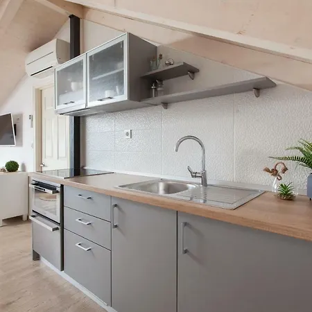 Seafront Center Fyaka Apartment Makarska